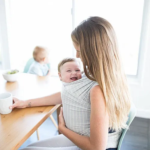 Еластичен слинг Ergobaby Aura NEW knit - Grey Stripes Еластичен слинг Ergobaby Aura NEW knit - Grey Stripes