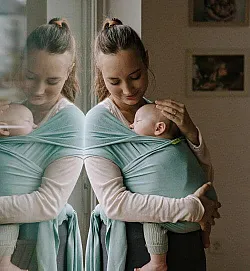 Еластичен слинг Boba Serenity - Sea Mist с бамбук