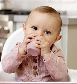 Ezpz Обучителна чаша Tiny Cup Blush 4+ месеца