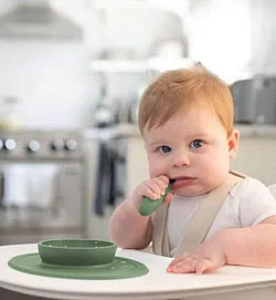 EZPZ Силиконова обучителна купа за хранене 6+ месеца Tiny Bowl Olive