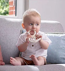 Жирафчето Софи и чесалка за дъвчене - подаръчен комплект